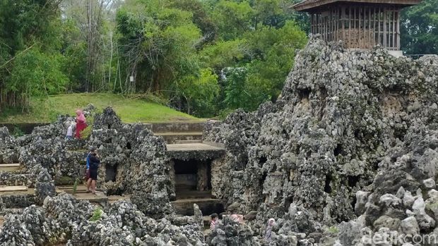 Array,Kisah Gua di Jawa yang Konon Tembus ke Arab dan China