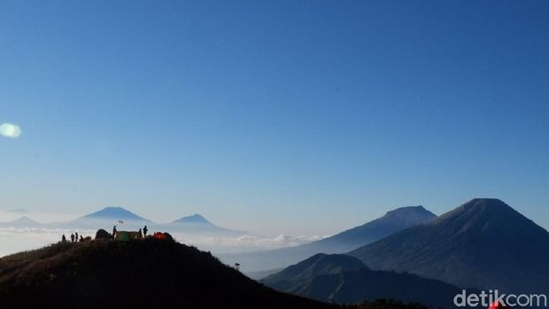 Wisata Dieng: Spot Foto Menarik dan Kisah di Baliknya, 3. Telaga Dringo, 5. Bukit Sikunir, 6. Batu Pandang Ratapan Angin, 7. Gunung Prau