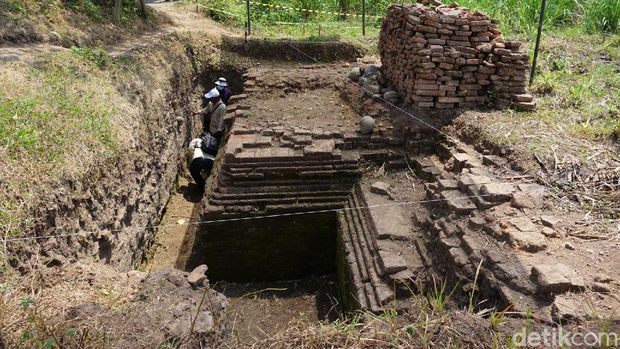 Array,Kisah Situs Kumitir, Istana Ajaib Bekas Kerajaan Majapahit