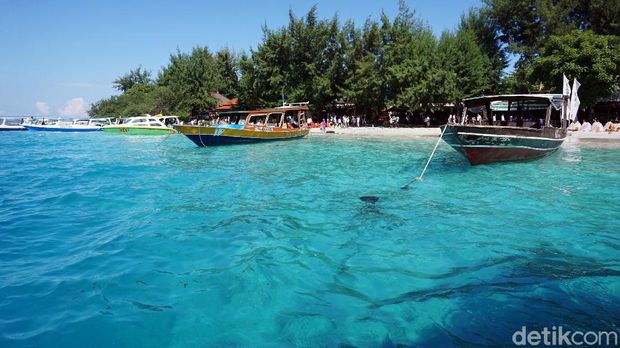 Top 10+ Wisata Alam Terbaik di Indonesia, Tersebar dari Barat ke Timur, 1. Labuan Bajo, 2. Gunung Bromo, 3. Raja Ampat, 4. Kepulauan Derawan, 6. Candi Borobudur, 7. Kepulauan Gili, 8. Danau Toba, 9. Kepulauan Wakatobi, 10. Tanjung Kelayang