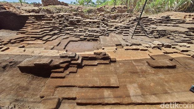 Array,Kisah Situs Kumitir, Istana Ajaib Bekas Kerajaan Majapahit