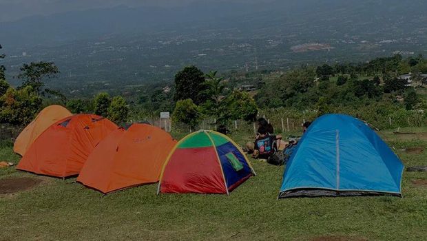 12 Camping Ground Terbaik 2025 di Bogor untuk Liburan Bareng Teman dan Keluarga, 1. Bumi Kepanduan Sentul, Bogor, 2. Agrowisata Gunung Mas, 3. Highland Camp Curug Panjang, 4. Camp Hulu Cai, 5. Gunung Pancar, Bogor, 6. Camp Gayatri Mountain Adventure, 7. Suaka Elang Loji, 8. Eagle Hill Outbound, 9. Lembah Salak Camping Ground, 10. Curug Cipamingkis, 11. Bukit Cirampak Camping Ground, 12. Kawah Ratu