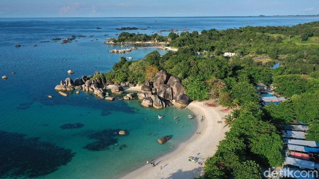 10 Pantai Terindah di Indonesia, Cocok buat Healing Saat Liburan, 1. Pink Beach, 2. Pantai Ora, 3. Pantai Nihiwatu, 4. Pantai Tanjung Tinggi, 5. Pantai Sawarna, 6. Pantai Ngurtavur, 7. Pantai Tanjung Aan, 8. Pantai Saleo, 9. Pantai Iboih, 10. Pulau Derawan
