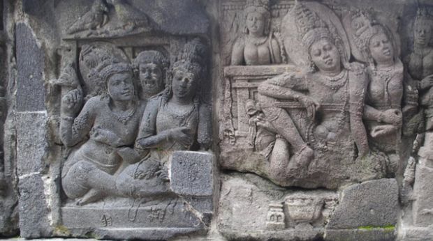 Pesona Candi Prambanan Keajaiban Dunia di Perbatasan Yogyakarta dan Jawa Tengah, Arti Nama Prambanan, Sejarah Candi Prambanan, Legenda Candi Prambanan, Keajaiban Arsitektur Hindu di Jawa, Lokasi dan Rute Perjalanan Candi Prambanan, Jam Operasional Candi Prambanan, Harga Tiket Candi Prambanan, Fasilitas Candi Prambanan