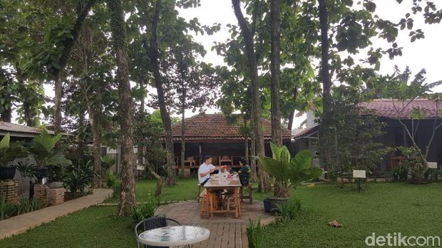 Jalan-Jalan ke Tangerang Selatan, Ada Apa Saja Sih?, 1. Taman Kota 2 BSD, 2. Trans Snow World Bintaro, 3. Pabrik Tahu Na Po Tet, 4. Situ Bungur, 5. Lubana Sengkol, 6. Al Mahmudah Training Manasik Center