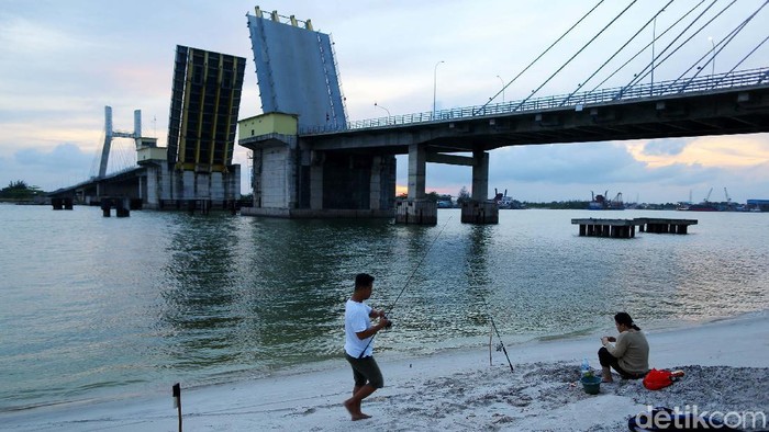 Array,Rahasia di Balik Nama Jembatan Emas Bangka yang Ikonik