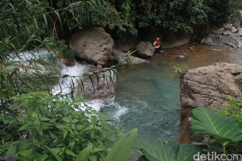 5 Tempat Adem buat Healing yang Bisa Dicapai dengan Motor, 1. Gunung Luhur di Bogor Selatan, Sukabumi, 2. Curug Cipamingkis di Jonggol, Bogor, 3. Gunung Pancar di Sentul, Bogor, 4. Curug Leuwi Hejo di Sentul, Bogor, 5. Bukit Pelangi di Sentul