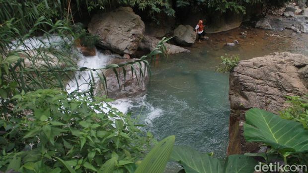 Trekking di Sentul, Berakhir dengan Pemandangan Indah, 1. Cisadon, 2. Leuwi Hejo, Barong dan Leuwi Lieuk, 3. Curug Ciburial, Kembar dan Hordeng, 4. Bukit Paniisan dan Curug Cibingin, 5. Curug Cibaliung