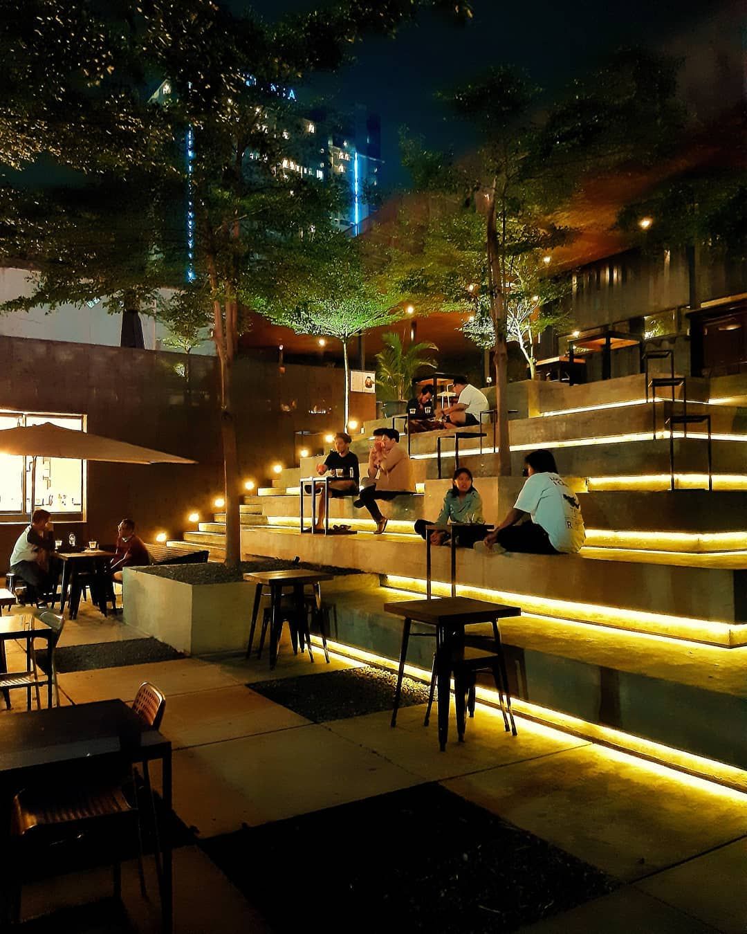 Top 10+ Tempat Nongkrong di Depok yang Asyik Buat Ngopi Bareng Teman, 1. Kafe Temu Kamu, 2. Kopi Kotak, 3. Walking Drums, 4. Siliwangi Coffee Space, 5. Oi Coffee &amp; Eatery, 6. Tamelo Atap Cafe, 7. Kopi Nako, 8. Rest For Sure, 9. Toko Kopi Tuku, 10. Ol' Pops Coffee
