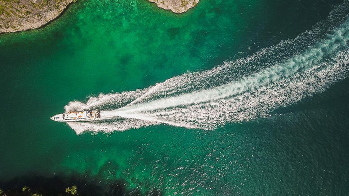 Array,Liburan ke Raja Ampat Naik Speed Boat? Ini Tips Aman dan Nyaman di Laut Lepas