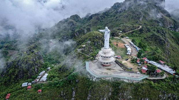 Patung Yesus Tertinggi di Dunia Ada di Indonesia, Tingginya 61 Meter, 1. Patung Yesus Memberkati, Tana Toraja, 2. Patung Yesus Memberkati, Manado, 3. Monumen Kristus Raja, Maluku, 4. Patung Yesus Kristus, Papua Barat, 5. Patung Yesus, Merauke