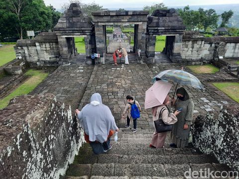 Top 10+ Wisata Sekitar Candi Prambanan, Cocok Buat Anak dan Keluarga, 1. Sendratari Ramayana, 2. Candi Ratu Boko, 3. Candi Sewu, 4. Tebing Breksi, 5. Kids Fun Park, 6. Waterboom Jogja, 7. Obelix Hills, 8. HeHa Skyview, 9. Bukit Bintang, 10. Gembira Loka Zoo
