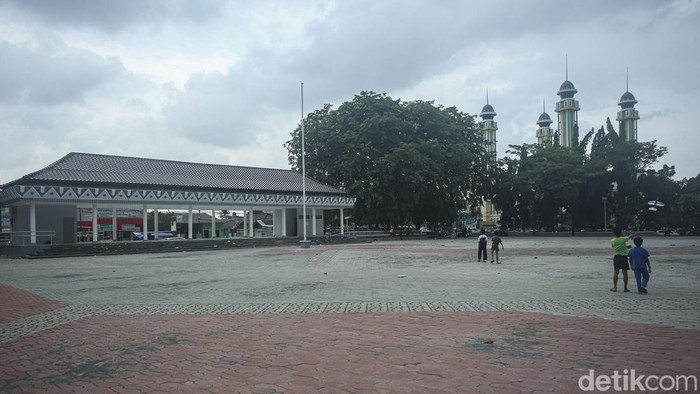 Rekomendasi 6 Tempat Ngabuburit di Bekasi, 1. Alun-Alun Kota Bekasi, 2. Gedung Juang 45 Tambun, 3. Taman Rusa Kemang Pratama, 4. Summarecon Mall Bekasi, 5. Danau Marakash, 6. Perumahan Grand Wisata
