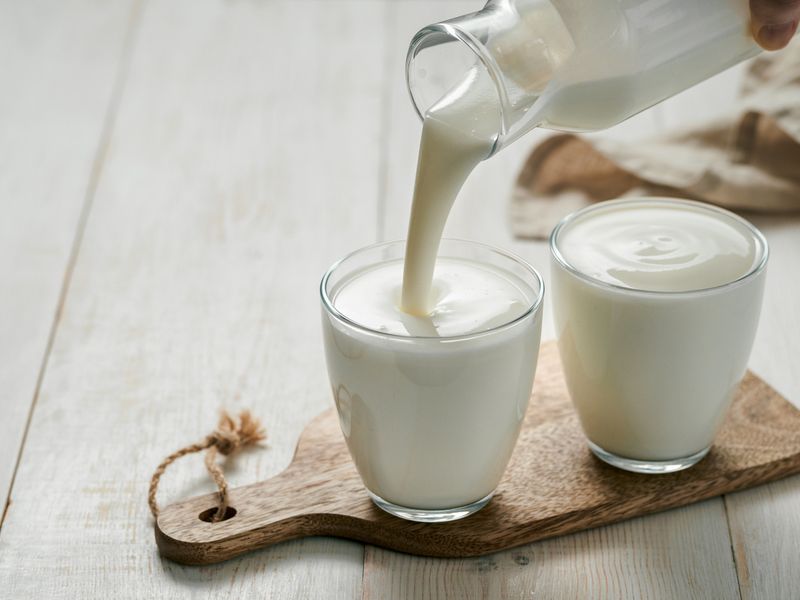 5 Minuman Sebelum Tidur yang Ampuh Bakar Lemak Perut, 1. Teh chamomile, 2. Jus seledri, 3. Teh jahe, 5. Jus anggur