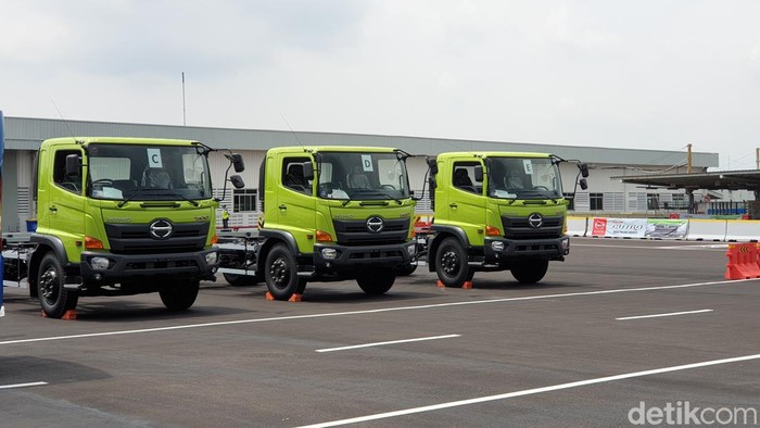 Array,Hino Curhat Masih Terganggu Truk Impor China