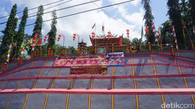 Array,Ada Vihara di Atas Batu, Bisa Sembuhkan Anak Kecil Sakit-Rewel