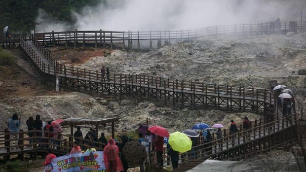 Wisata di Banjarnegara Jawa Tengah: Rekomendasi Unik, 1. Masjid Agung Banjarnegara, 2. Curug Pitu, 3. Curug Sirawe, 4. Kawah Sikidang, 5. Telaga Dringo