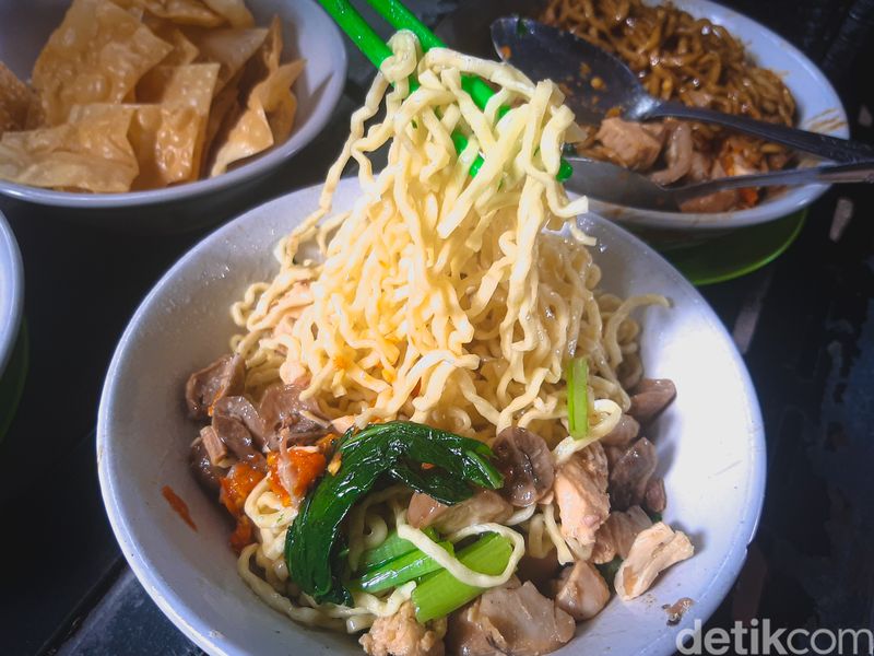 7 Mie Ayam Populer dan Legendaris di Jakarta yang Enaknya Juara, 1. Bakmi Boy, 2. Mie Ayam Jamur Masno, 3. Mie Ayam Gondangdia, 4. Bakmi Asui, 5. Mie Ayam Bangka Asan, 6. Mie Ayam Bakso Yunus, 7. Bakmi Doraemon