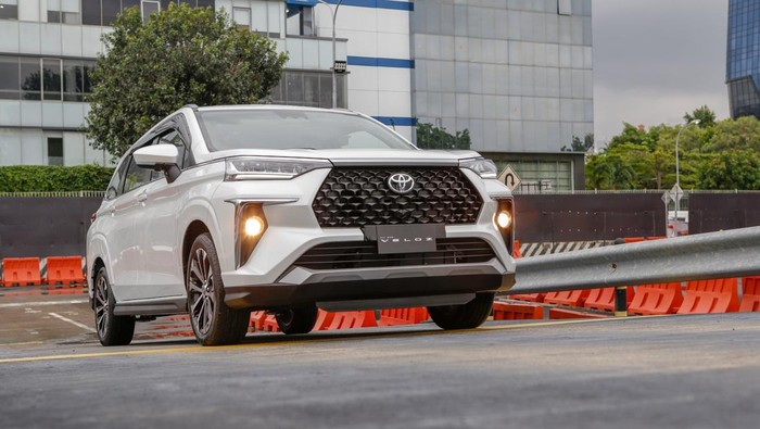 Array,Veloz Bensin Ngabisin Stok Kena Diskon Puluhan Juta, Harga Jadi Segini