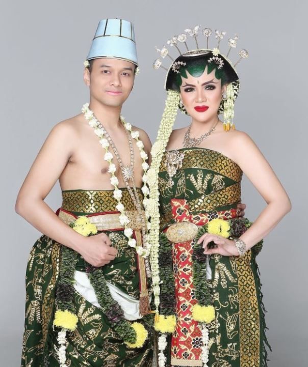 7 Inspirasi Baju Pengantin Adat Jawa dari Pernikahan Artis Indonesia, 1. Karina Nadila, 2. Vicky Shu, 3. Paula Verhoeven, 4. Isyana Sarasvati, 5. Canti Tachril, 6. Erina Gudono, 7. Andien