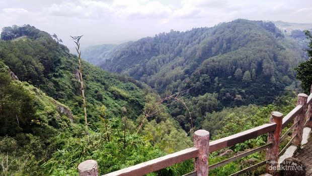 Top 8+ Destinasi Wisata Petualangan di Bandung, Cocok Bareng Teman dan Keluarga, 1. Trans Studio Bandung, 2. Wahoo Waterworld, 3. Pesona Nirwana Waterpark, 4. Tebing Keraton, 5. The Great Asia Africa, 6. Pandora Experience Bandung, 7. Dago Dreampark, 8. Kawah Putih Ciwidey