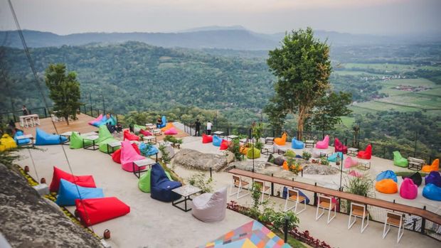Top 10+ Wisata Sekitar Candi Prambanan, Cocok Buat Anak dan Keluarga, 1. Sendratari Ramayana, 2. Candi Ratu Boko, 3. Candi Sewu, 4. Tebing Breksi, 5. Kids Fun Park, 6. Waterboom Jogja, 7. Obelix Hills, 8. HeHa Skyview, 9. Bukit Bintang, 10. Gembira Loka Zoo