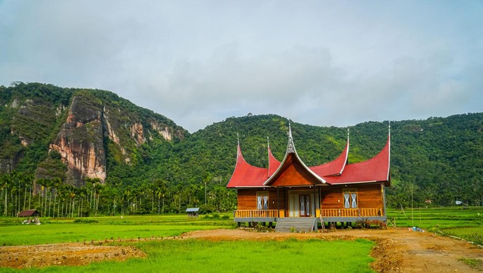 Desa Wisata Sumpur Kudus, Nagari Indah Penuh Wisata dan Budaya di Sumbar, 1. Tugu PDRI, 2. Makam Rajo Ibadat, 3. Bukit Lontiak, 4. Sentra Tenun Tradisional, 5. Pertunjukan Randai dan Tari Minang, 6. Makam Syekh Ibrahim, 7. Lubuk Pandakian, 8. Puncak Bilalang Kunik, 9. Batu Kasur atau Batu Uji, 10. Paket Wisata Pohon Asuh