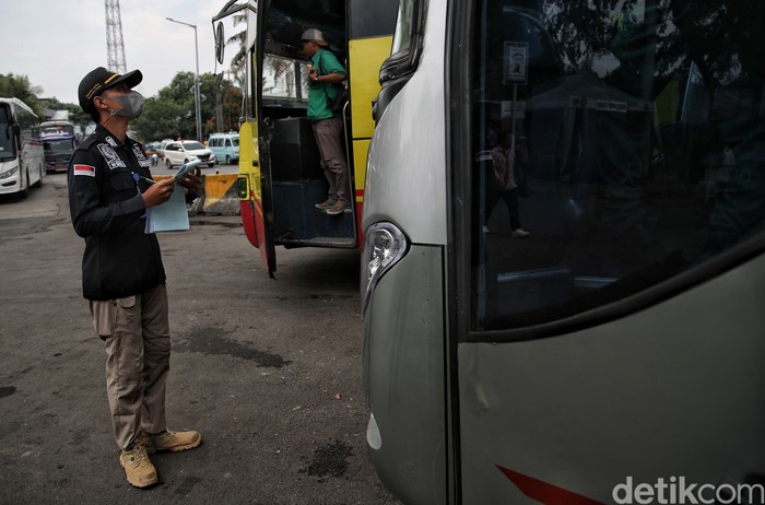 Array,Bahaya! Jangan Naik Bus dengan Stiker Ini