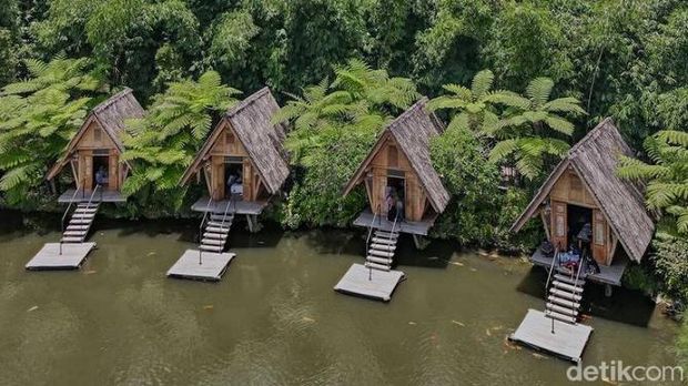 5 Destinasi Adem di Sekitar Bandung yang Ramah Anak, 1. Dusun Bambu, Lembang, 2. The Lodge Maribaya, 3. Floating Market Lembang, 4. Orchid Forest Cikole, 5. Taman Hutan Raya Ir. H. Djuanda (Tahura)