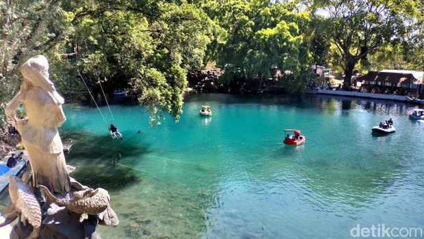 Liburan Tanpa Cuti &amp; Macet: 5 Wisata Alam di Pinggir Kota buat Recharge Otak, 1. Desa Wisata Cibeureum, 2. Telaga Biru Cicerem, 3. Bumi Perkemahan Sukamantri, 4. Puncak Sunan Ibu, 5. Hutan Pinus Guci