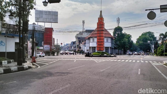 Array,KDM Mau Hapus Pajak Kendaraan, Diganti dengan Jalan Berbayar