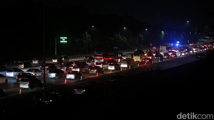 Array,Nggak Semua Jalan Tol Ada Lampu Penerangan, Ternyata Ini Sebabnya