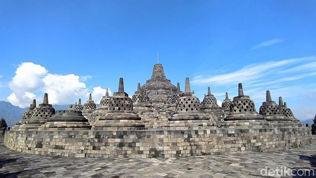 Top 10+ Wisata Alam Terbaik di Indonesia, Tersebar dari Barat ke Timur, 1. Labuan Bajo, 2. Gunung Bromo, 3. Raja Ampat, 4. Kepulauan Derawan, 6. Candi Borobudur, 7. Kepulauan Gili, 8. Danau Toba, 9. Kepulauan Wakatobi, 10. Tanjung Kelayang
