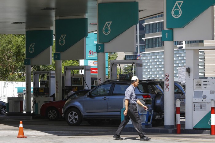 Array,Bensin RON 95 di Malaysia Lebih Murah dari Pertalite RON 90 di RI, Kok Bisa?