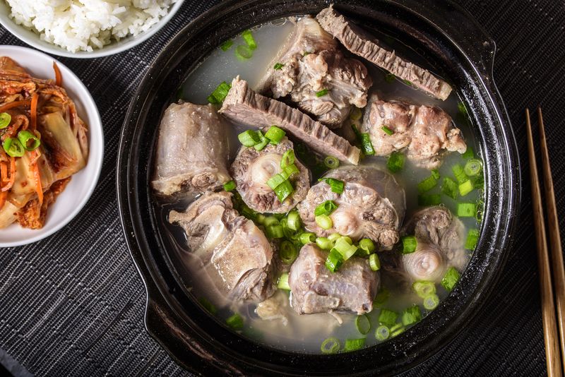 5 Tips Konsumsi Daging Kurban saat Idul Adha Agar Tetap Aman dan Sehat, 1. Atur Porsi Daging Sesuai Telapak Tangan, 2. Pilih Cara Pengolahan yang Lebih Sehat, 3. Hindari Konsumsi Berlebihan, 4. Pilih Potongan Daging yang Lebih Rendah Lemak, 5. Imbangi dengan Sayur dan Sumber Protein Nabati