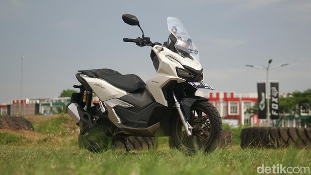 Array,Diskon Motor Honda November 2025, ADV 160 Lawas Kena Pangkas Rp 2,4 Juta