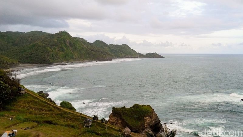10 Destinasi Alam di Jawa Tengah yang Belum Ramai Turis, Pantai Menganti (Kebumen), Talaga Sunyi (Banyumas), Waduk Bade (Boyolali), Bukit Rangkok (Tegal), Curug Sebrangan (Banyumas), Curug Lawe dan Benowo (Semarang), Watu Ireng (Pekalongan), Bukit Cinta (Ambarawa), Telaga Bleder (Magelang), Curug Trocoh atau Curug Surodipo (Wonosobo)