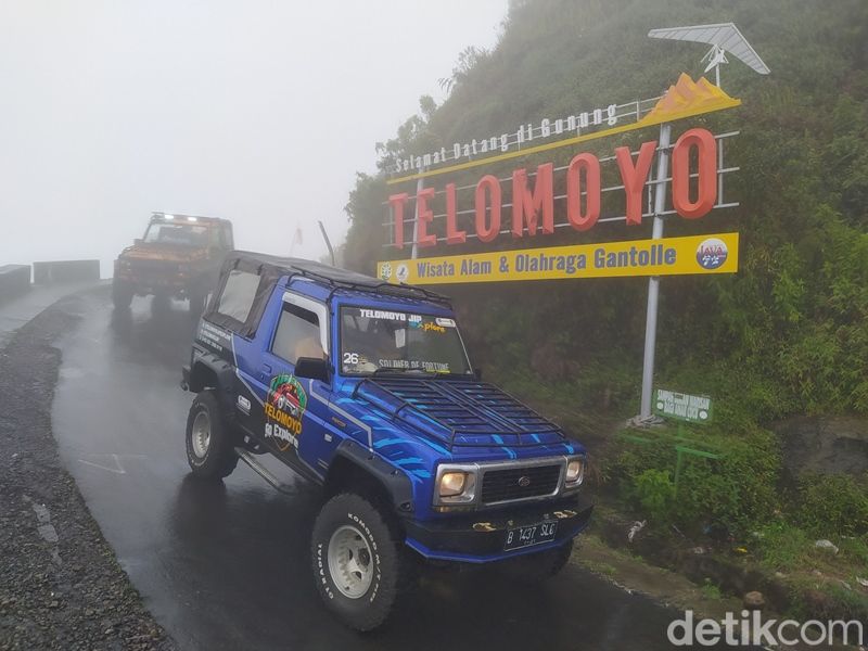 7 Aktivitas Seru di Gunung Telomoyo: Mendaki hingga Gantole, 1. Mendaki Gunung, 2. Naik Jip ke Puncak, 3. Berkemah, 4. Menikmati Sunrise, 5. Berfoto di Spot Menarik, 6. Datang ke Tempat Wisata, 7. Gantole dan Paralayang