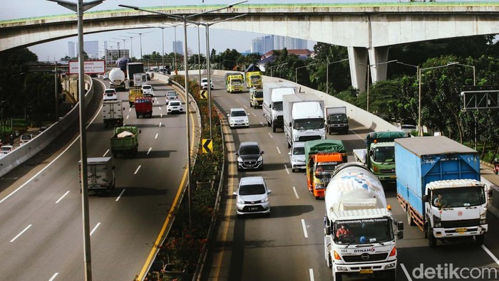 Array,Nasib Jadi Sopir Truk: Nyetir di Indonesia Siap-siap Jadi Tersangka