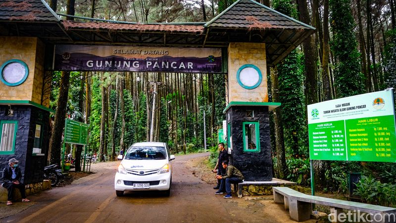 5 Tempat Adem buat Healing yang Bisa Dicapai dengan Motor, 1. Gunung Luhur di Bogor Selatan, Sukabumi, 2. Curug Cipamingkis di Jonggol, Bogor, 3. Gunung Pancar di Sentul, Bogor, 4. Curug Leuwi Hejo di Sentul, Bogor, 5. Bukit Pelangi di Sentul