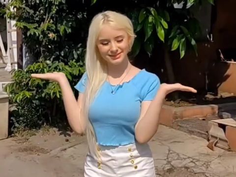 Array,Cerita Bule Barbie dari Jerman yang Viral Fasih Bahasa Sunda dan Suka Seblak
