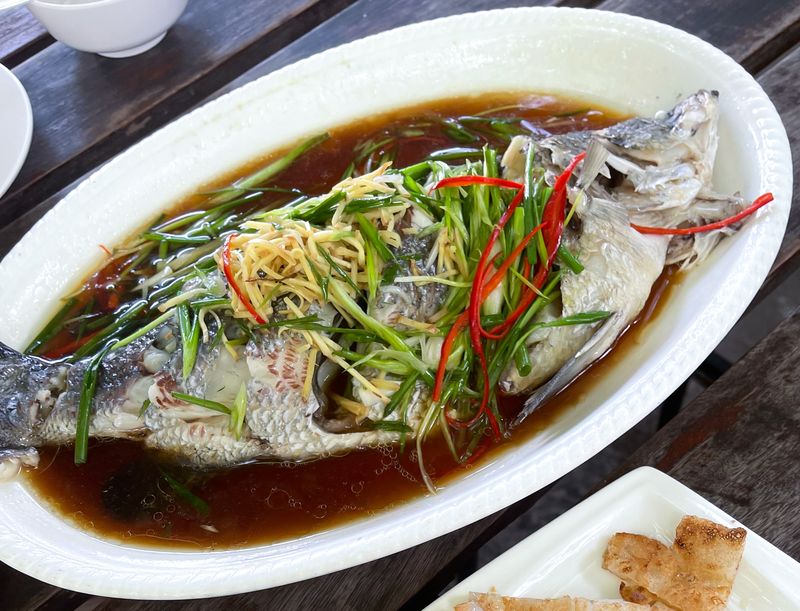 Jangan Digoreng! Begini 4 Cara Masak Ikan yang Sehat, 1. Kukus, 2. Rebus atau pindang, 3. Pepes, 4. Bakar dengan suhu rendah