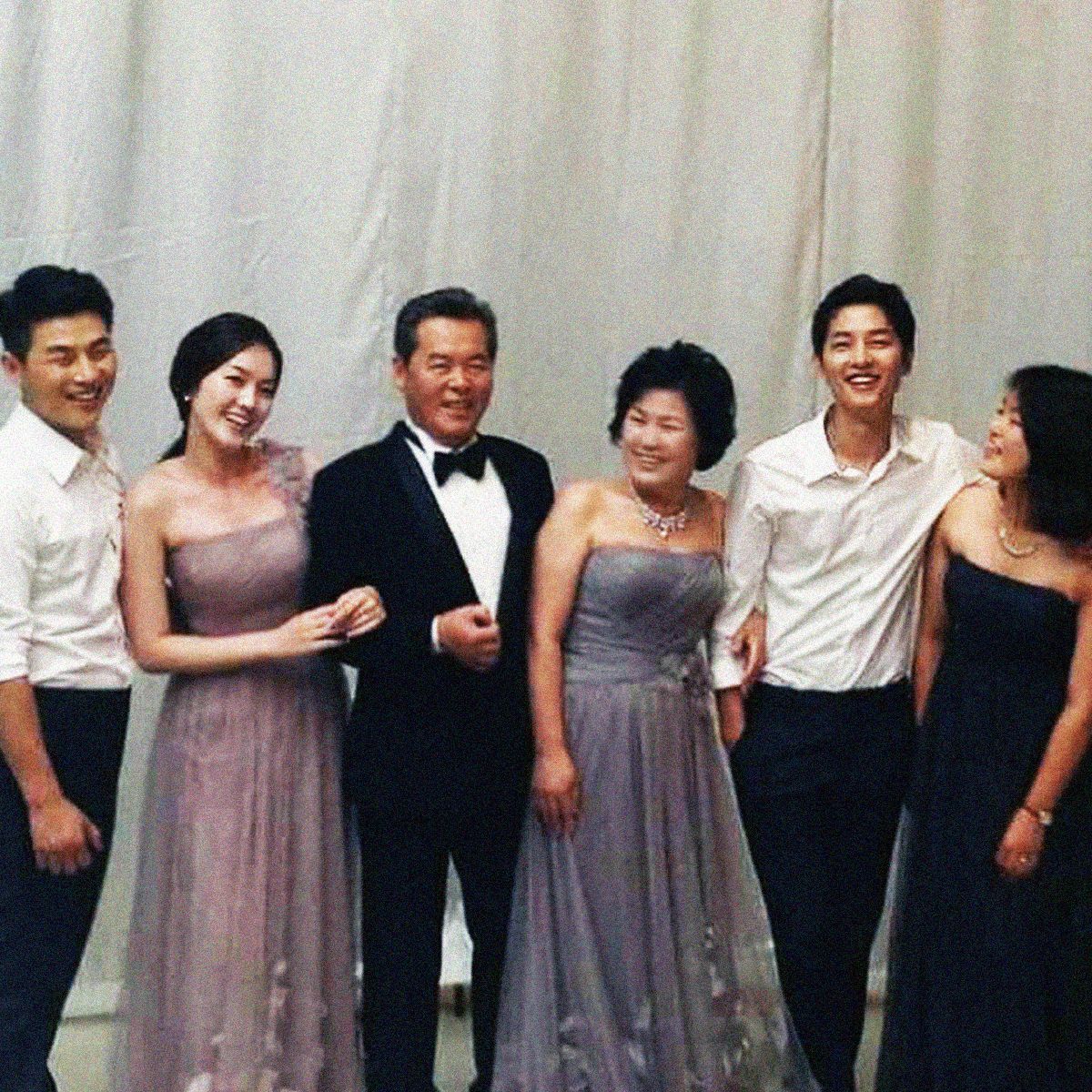 Array,Ayah Song Joong Ki Bungkam Saat Ditanya Kehamilan Menantu, Ini Reaksinya