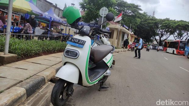 Array,BBM Terancam Naik, Ojol Siap-siap Hijrah ke Motor Listrik