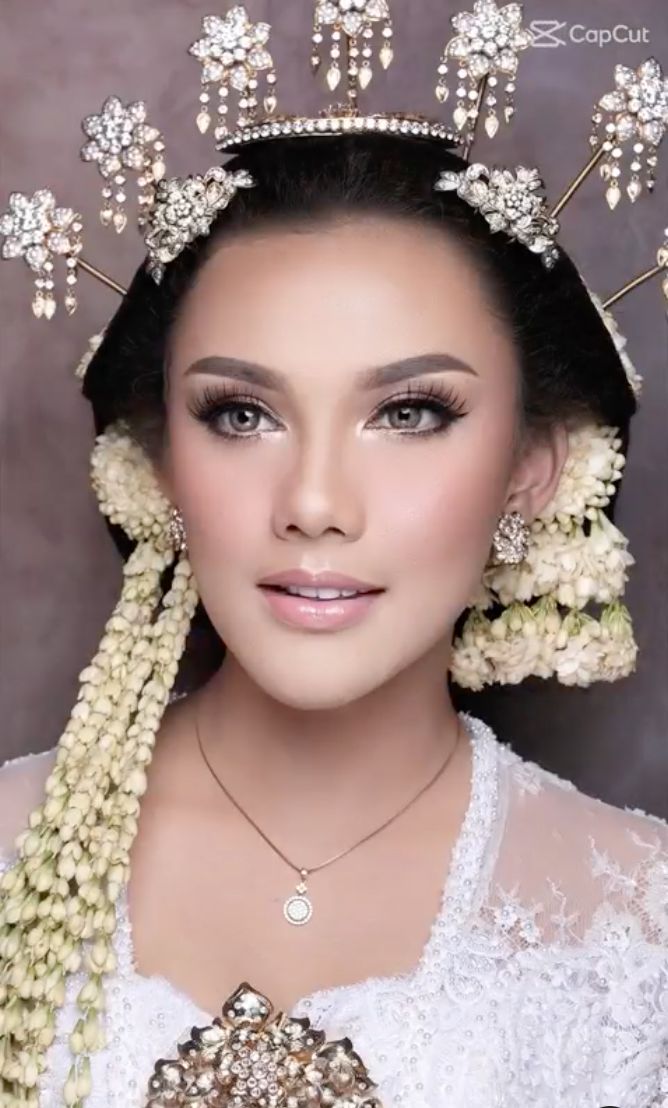 Array,7 Inspirasi Gaya Pengantin Jawa Tanpa Paes, Lebih Simpel Namun Tetap Ayu