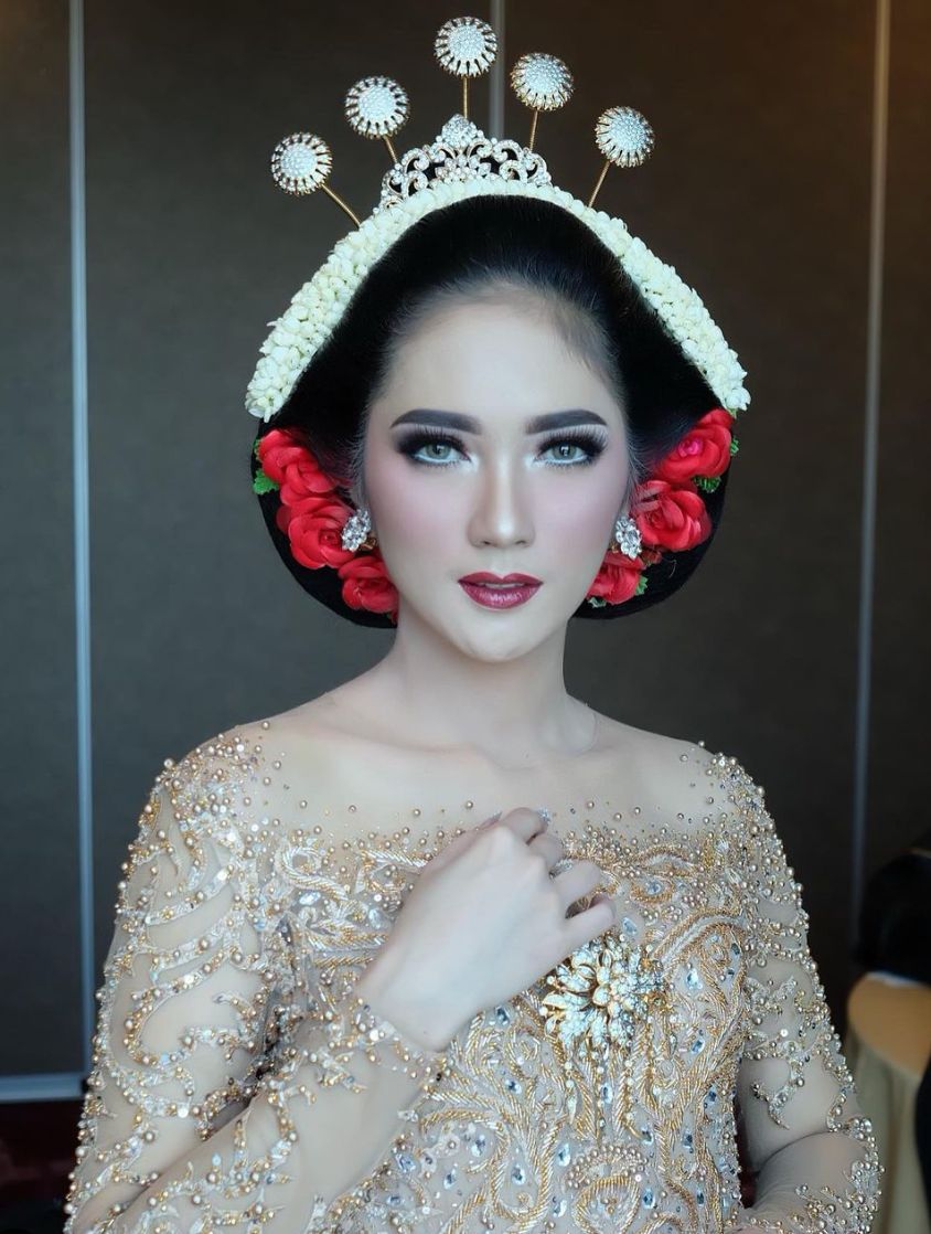 Array,7 Inspirasi Gaya Pengantin Jawa Tanpa Paes, Lebih Simpel Namun Tetap Ayu