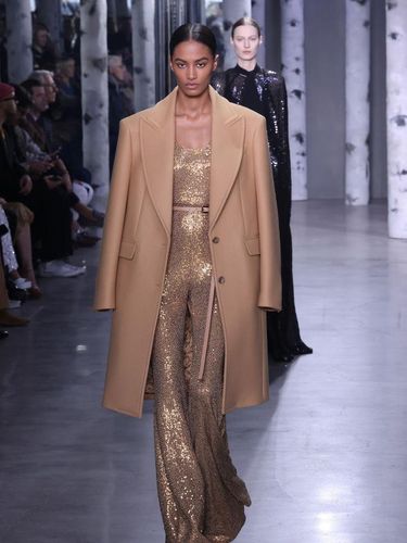 Array,10 Brand Fashion Mewah Paling Populer di Dunia, LV Urutan Pertama