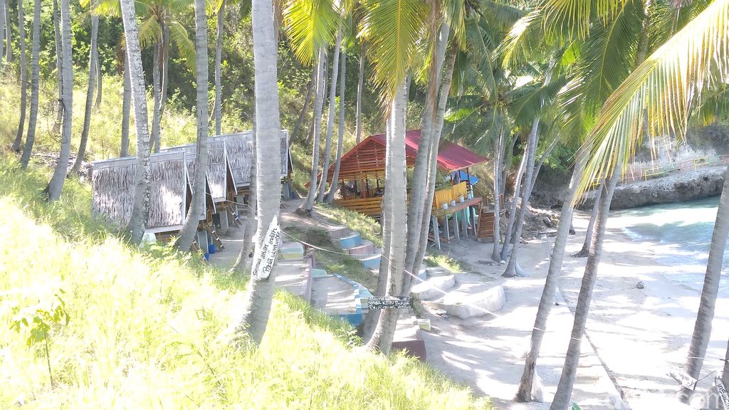 Array,Pantai Tanjung Tihu Gorontalo Berpasir Putih, Sungguh Menawan