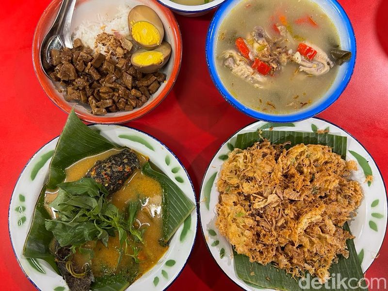 Blok M Nggak Ada Matinya! 5 Makanan Rumahan di Sini Patut Dicoba,   1. See Piring, 2. Kuah Kuah by Amali,   3. RM Lokiin,   Cek Halaman Selanjutnya!, 4. Kafe Uma Oma, 5. Kedai Rukun Yakarta
