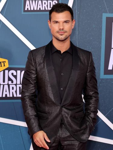 Array,Curhat Taylor Lautner Alami Gangguan Mental Usai Jadi Werewolf di 'Twilight'